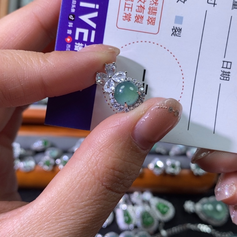 【闪购商品】翡翠颈饰未镶嵌软**贝天然