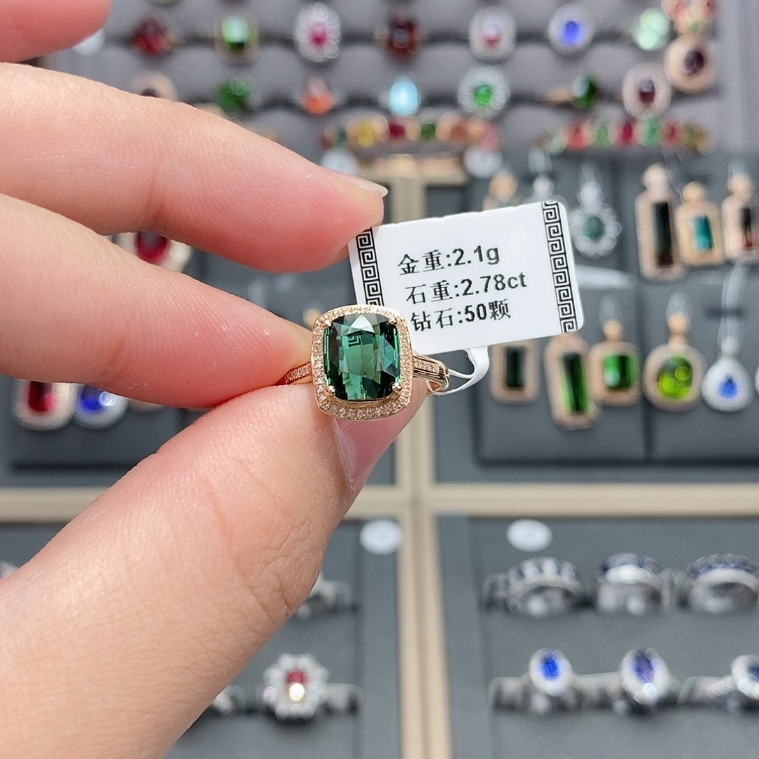 碧玺戒指18K金镶嵌2.78。