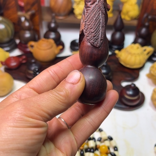 ^***^小叶紫檀材料的葫芦手把