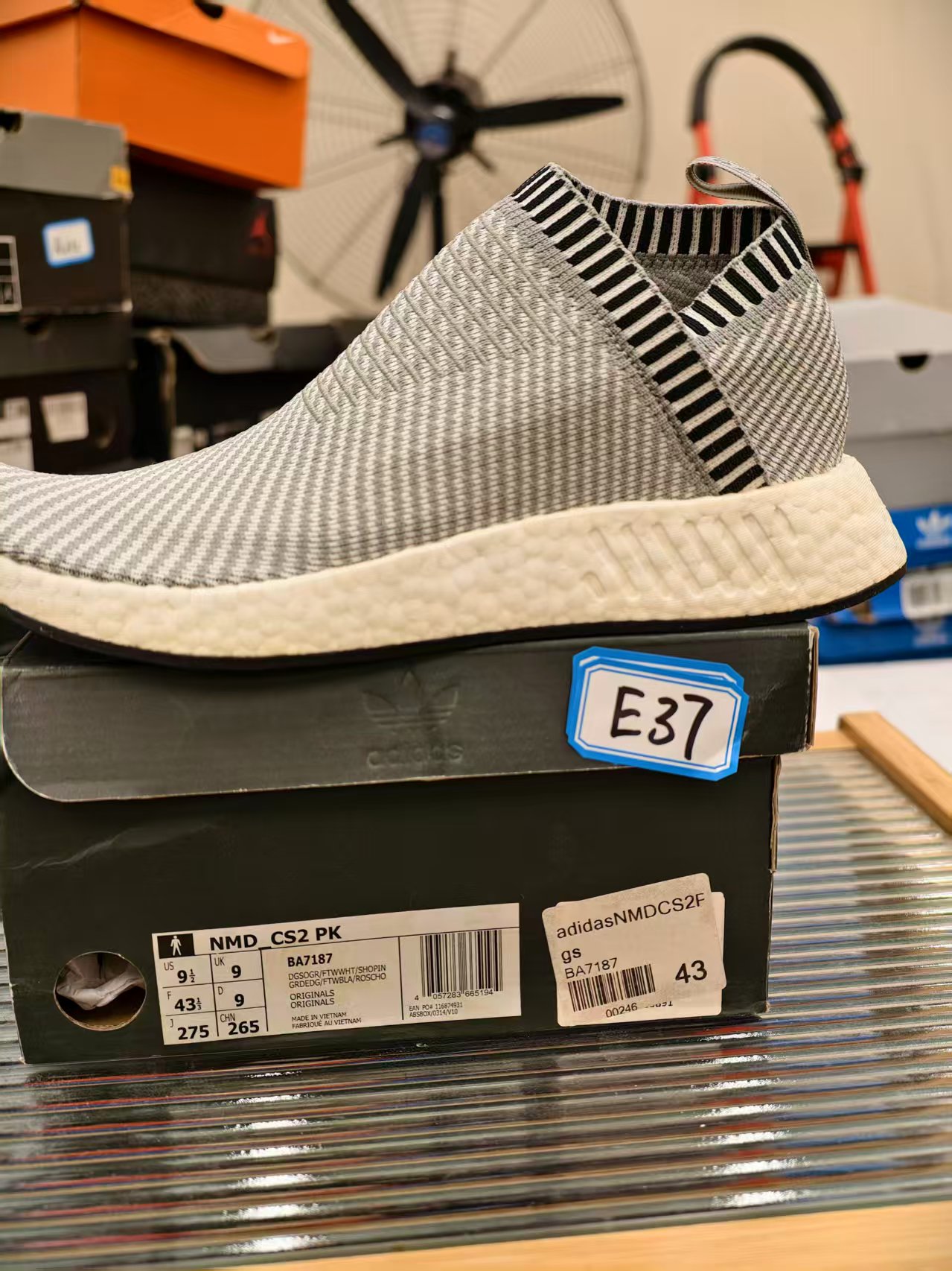 Adidas 休闲跑鞋 全新原盒 43码 11月6 孙