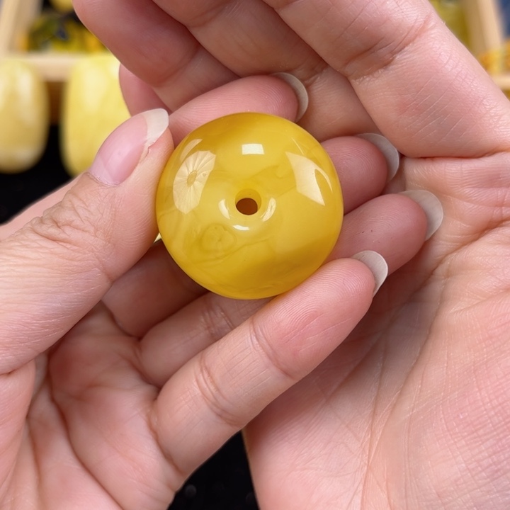 琥珀裸石未镶嵌琥珀