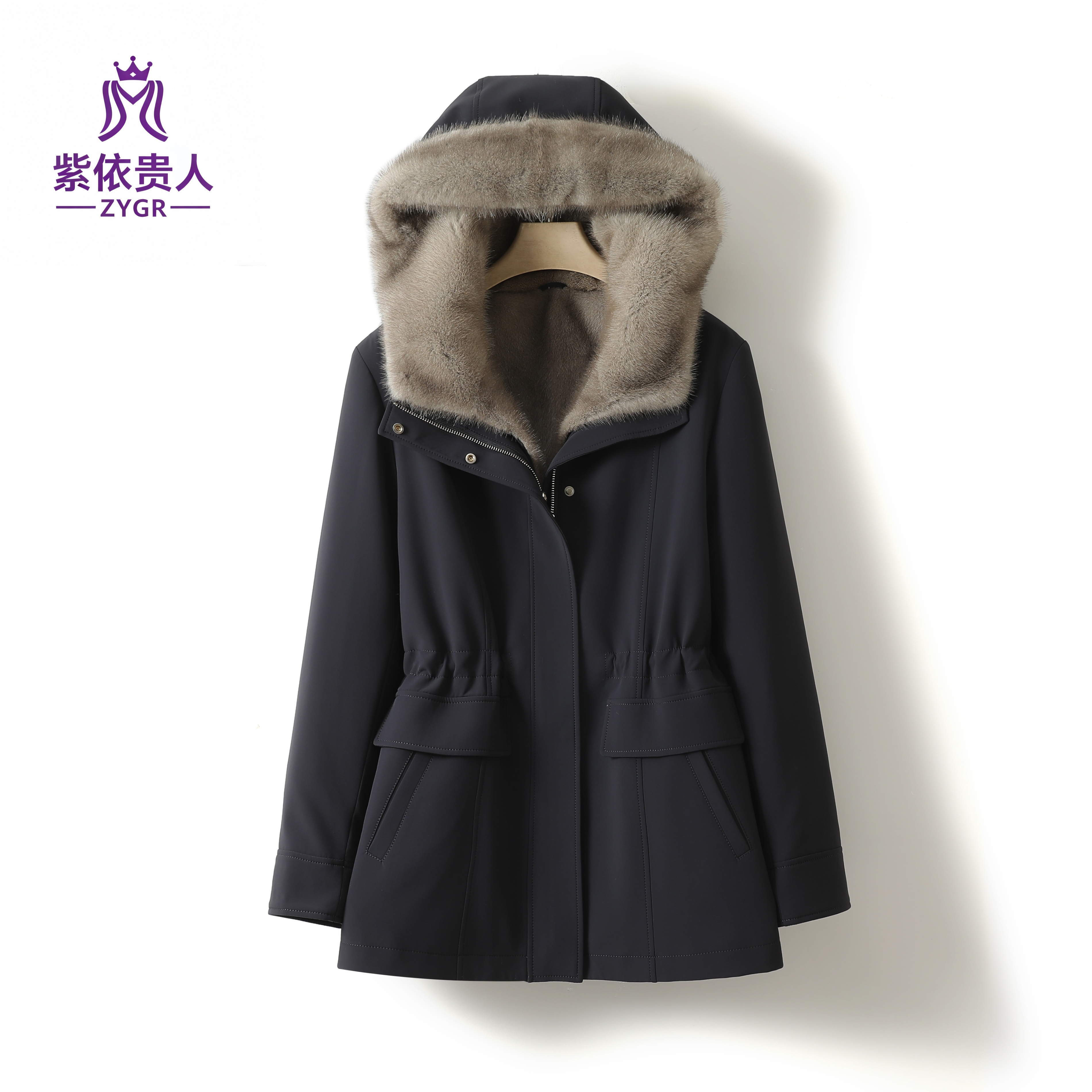 【紫依贵人】2025新女款银兰整貂可拆卸冬季短款连帽尼克服767型