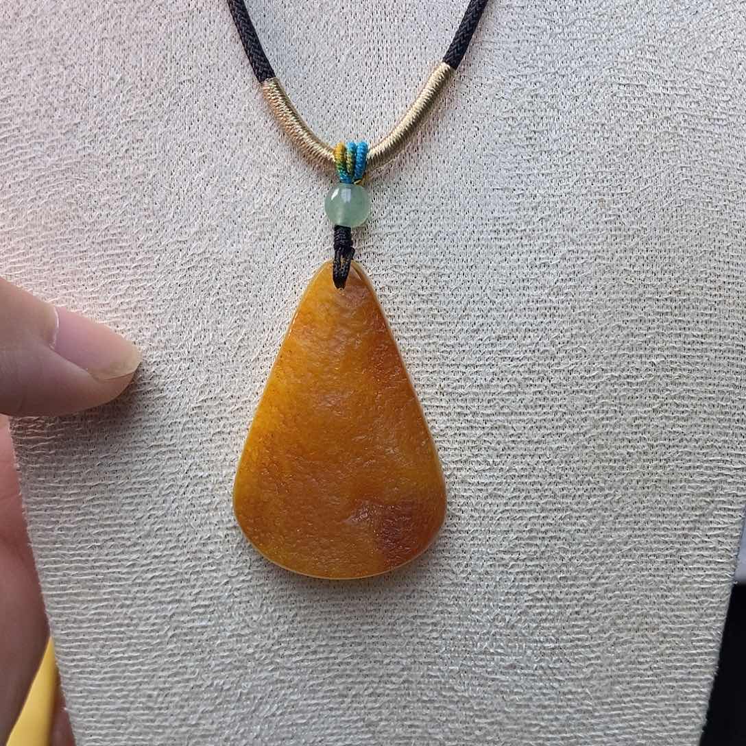 未镶嵌琥珀珠宝奇石