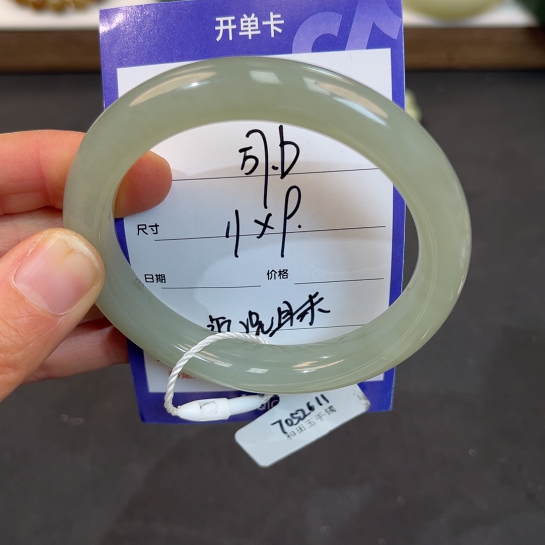 和田玉未镶嵌手镯