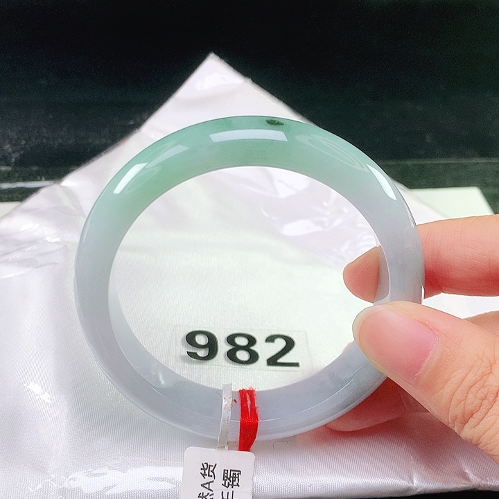 未镶嵌手镯翡翠翡翠手镯