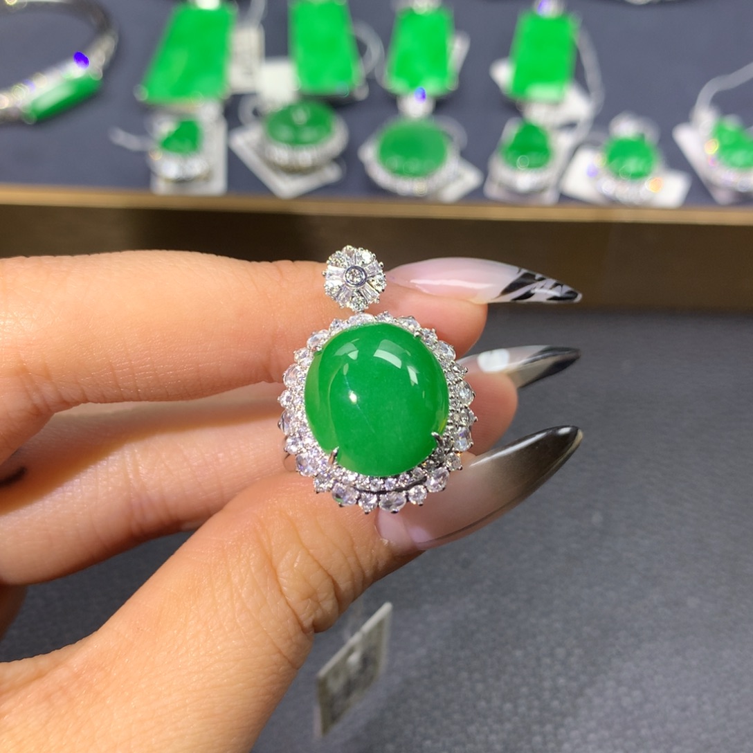 翡翠戒指18K金镶嵌翡翠