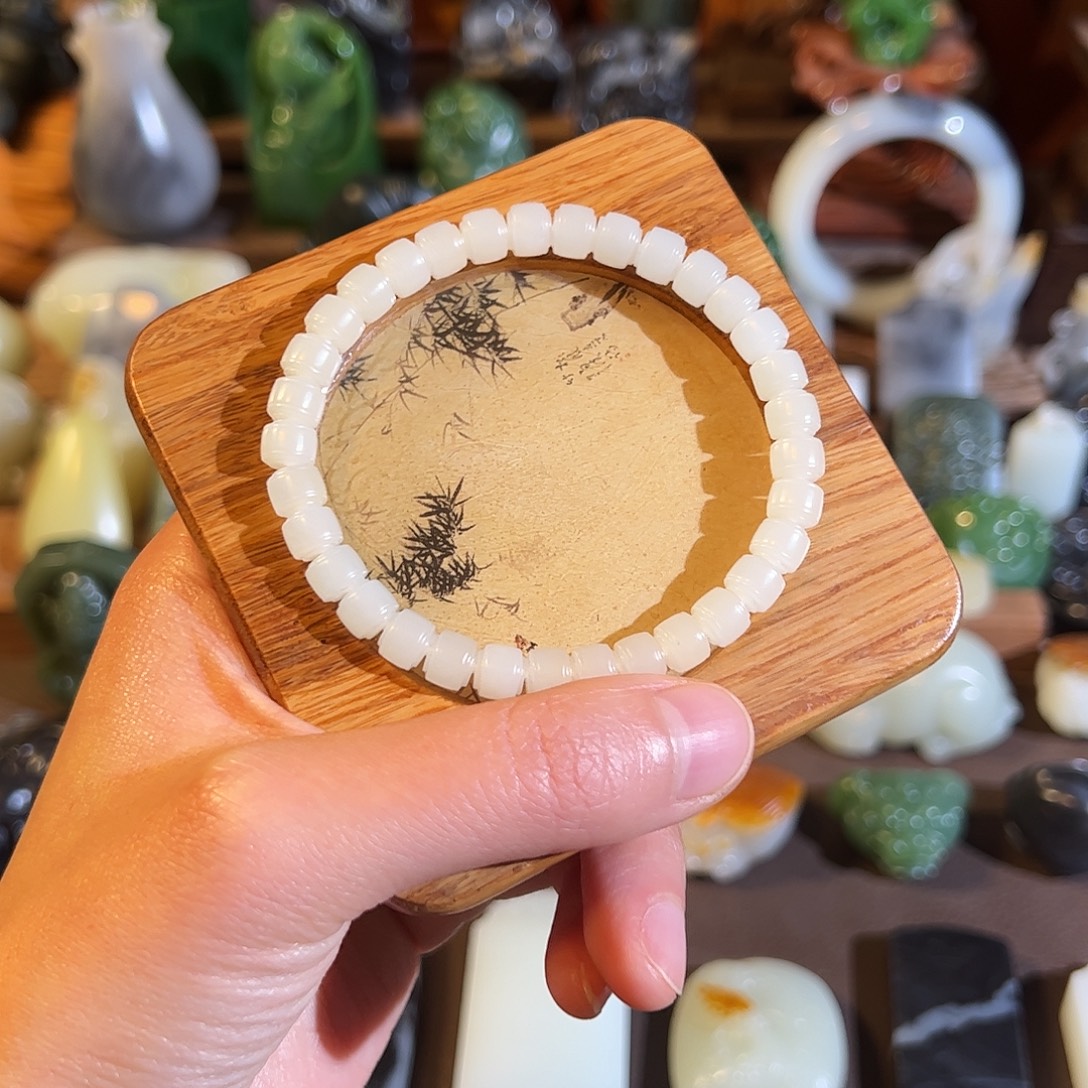 用***9和田玉未镶嵌手串