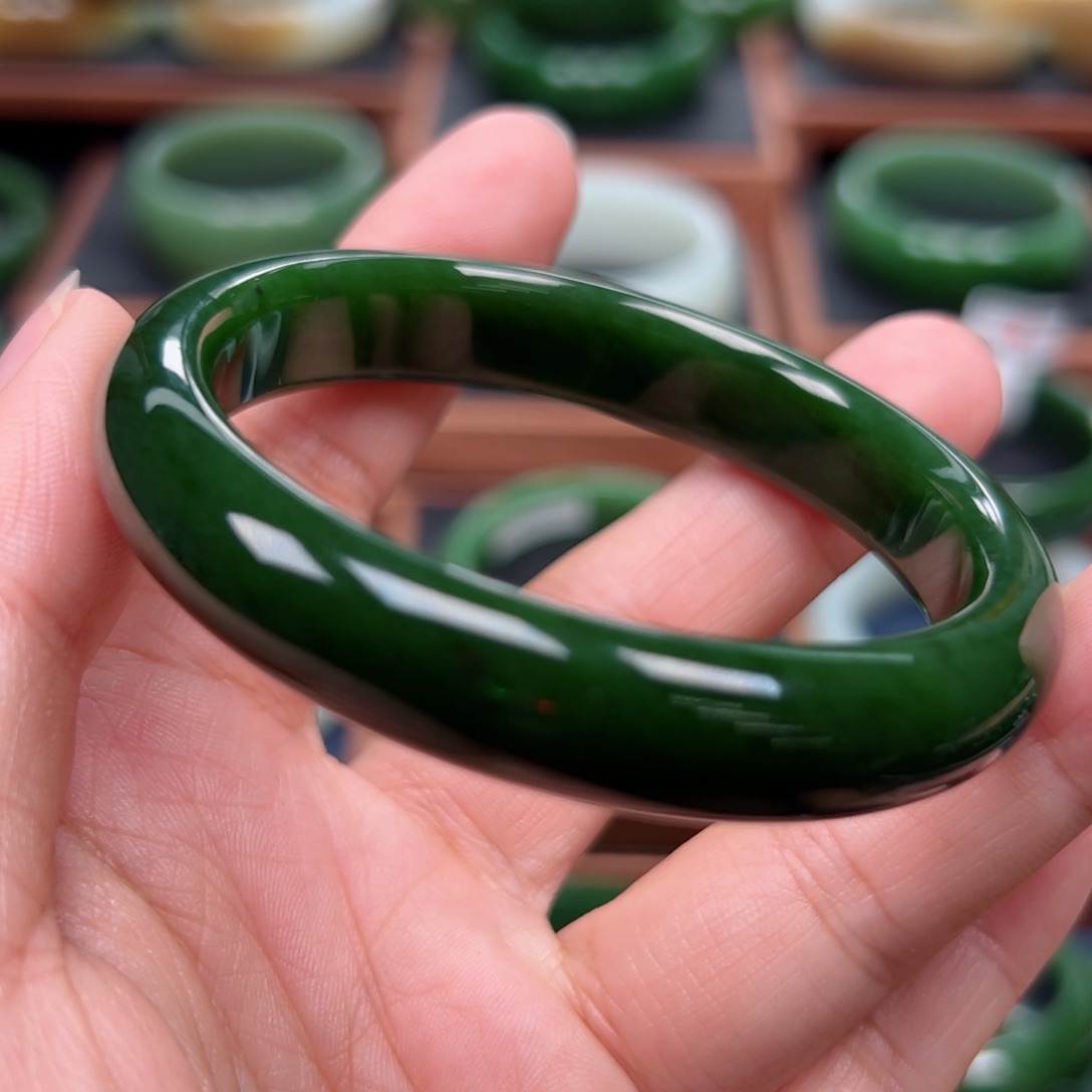 未镶嵌手镯和田玉（碧玉）