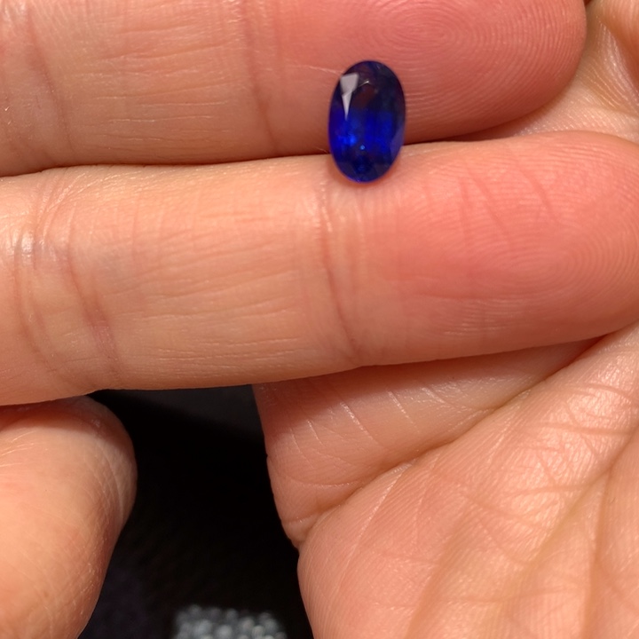 裸石蓝宝石~****~1.69克拉蓝宝石