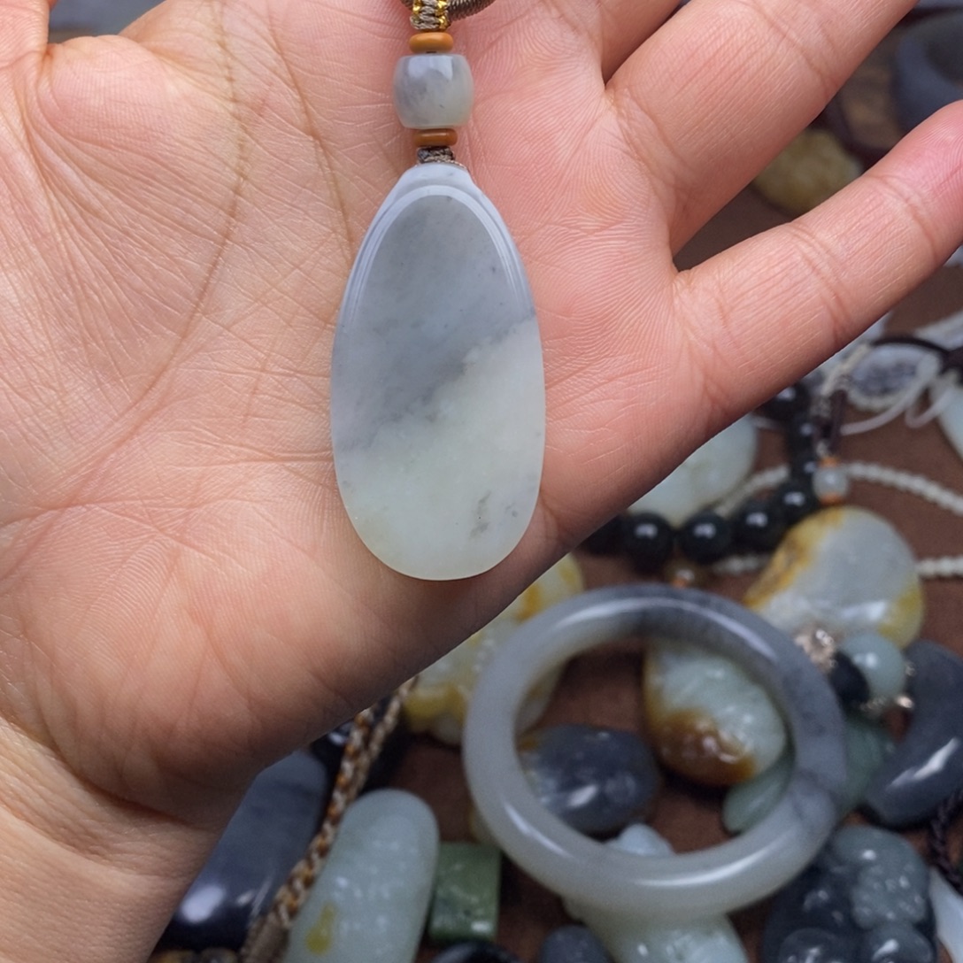 曾***美和田玉未镶嵌颈饰