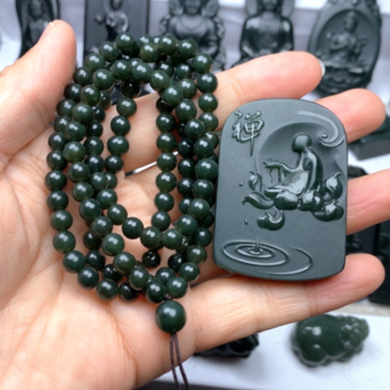 【闪购商品】和田玉颈饰未镶嵌自***心双面雕刻