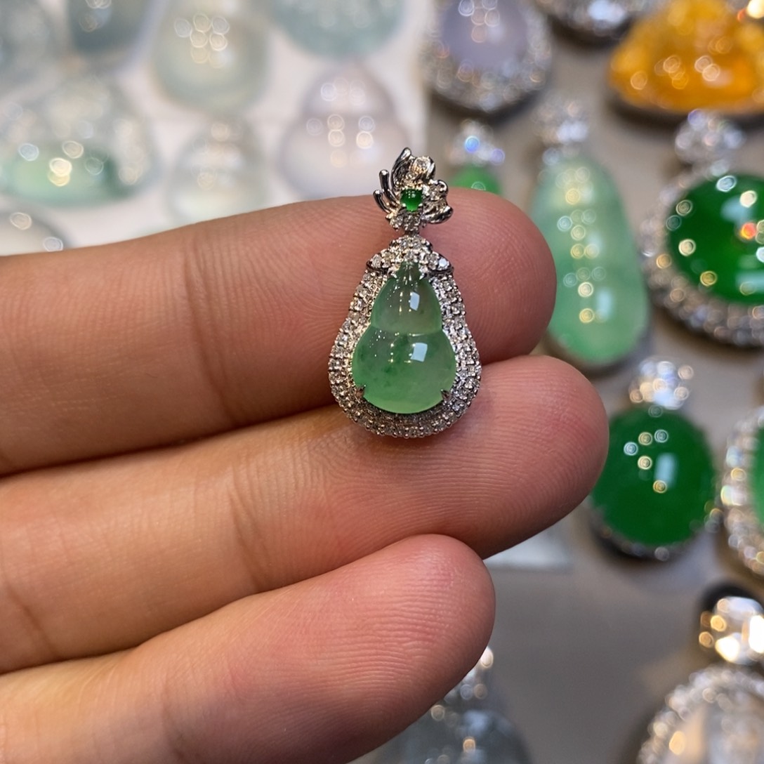 翡翠吊坠(不含链)18K金镶嵌