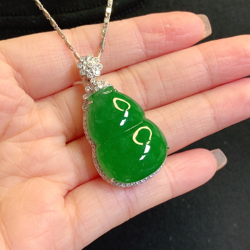 【闪购商品】翡翠18K金镶嵌颈饰葫芦