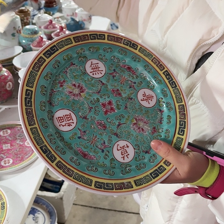 瓷片/////////直径25.5厘米。