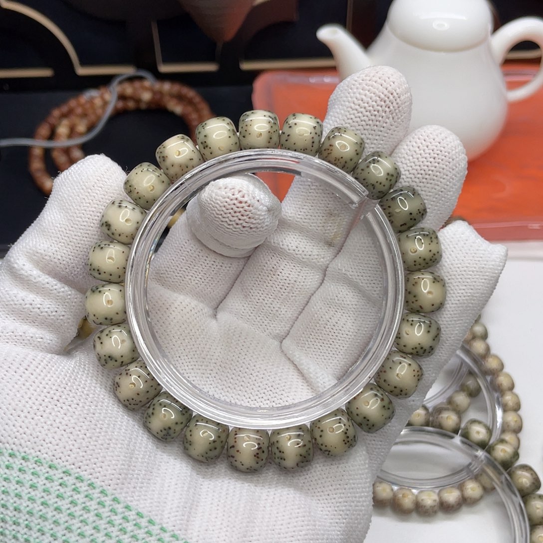 吊坠星月菩提31。10/9绿冰通体留白