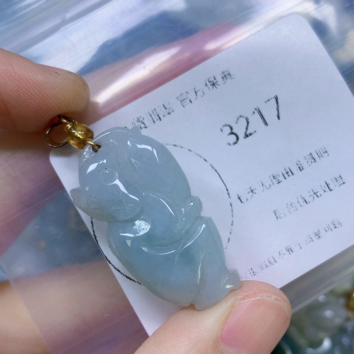 翡翠颈饰未镶嵌翡翠