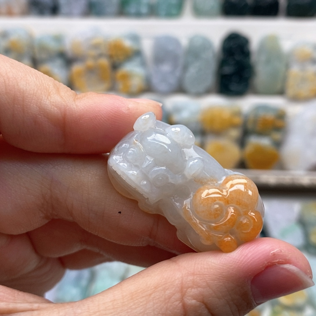 翡翠吊坠(赠链)未镶嵌