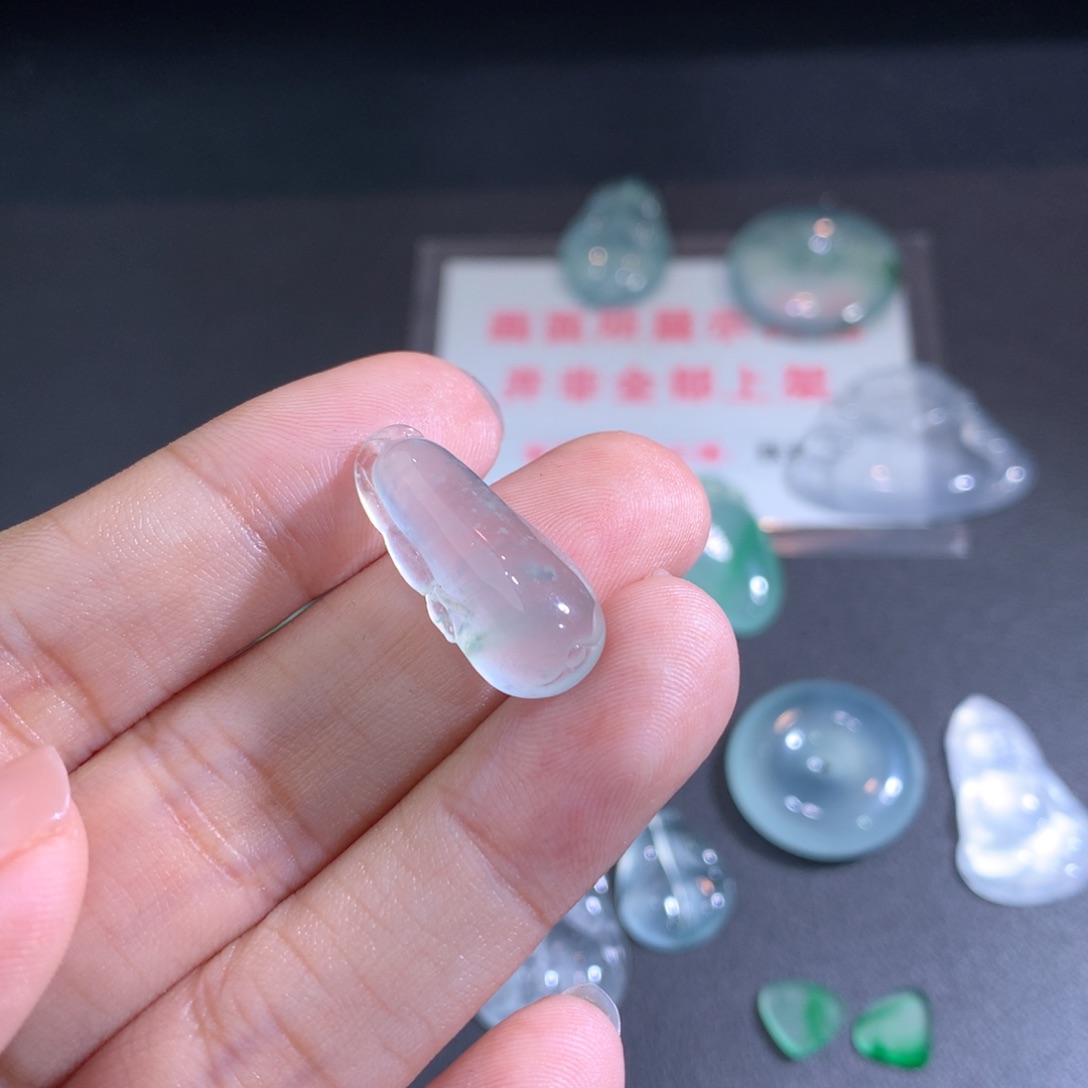 翡翠颈饰未镶嵌瓜