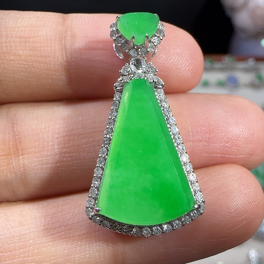 翡翠吊坠(不含链)18K金镶嵌