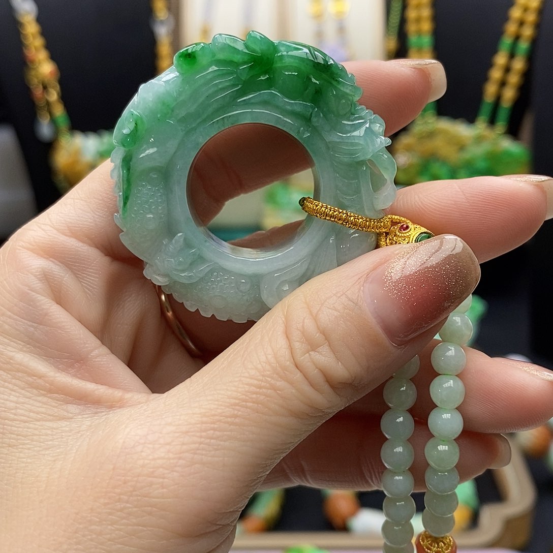 翡翠颈饰未镶嵌天然