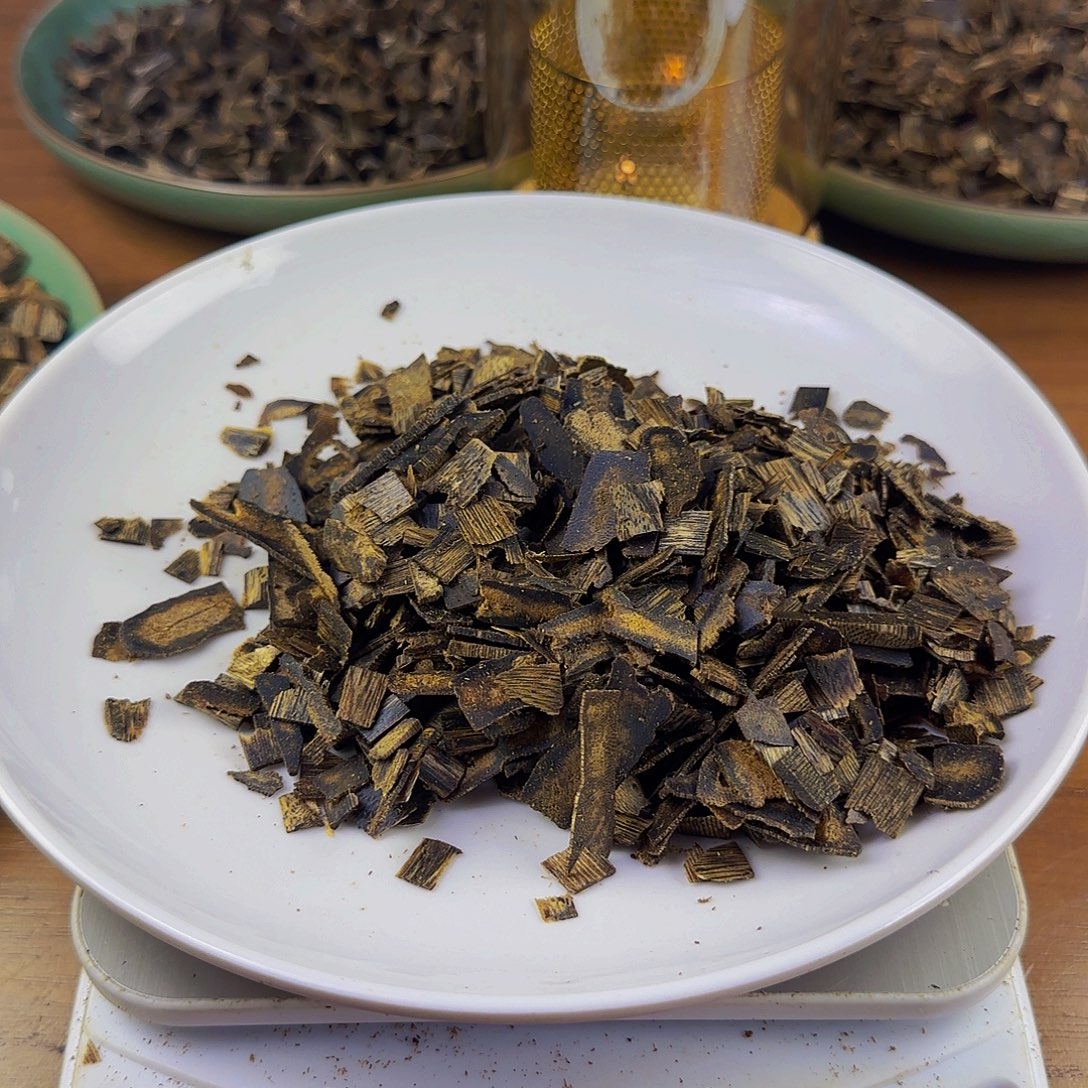 巴***颜紫奇沉水片片 61 克