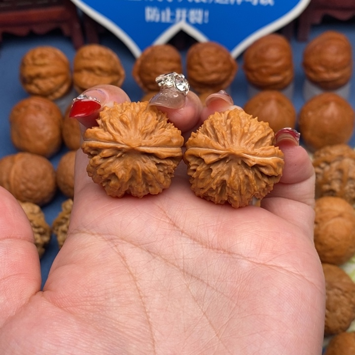 文玩核桃把件小狮子