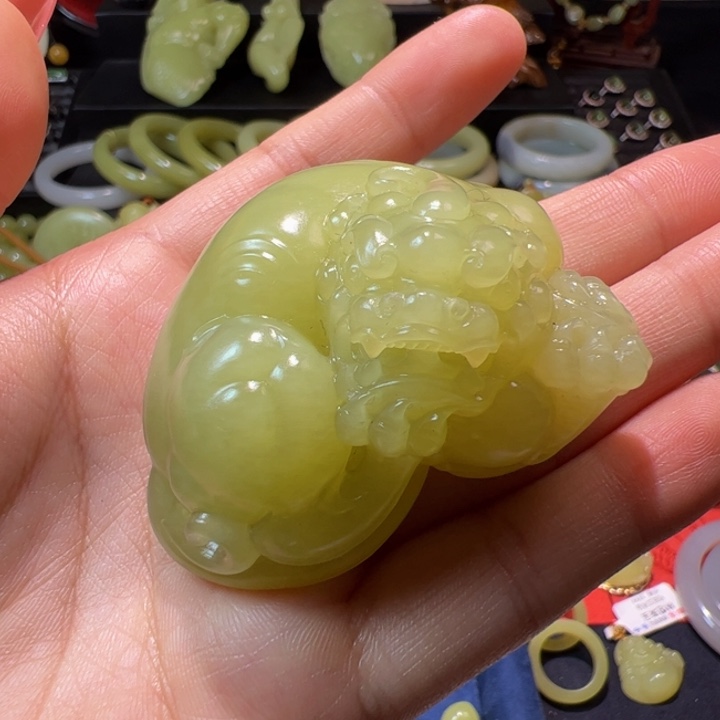 和田玉（黄玉）颈饰未镶嵌97克