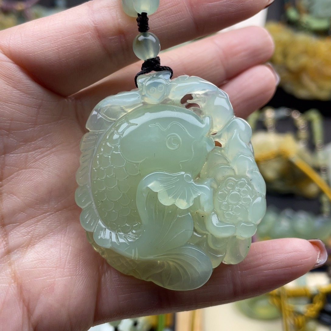 蛇纹石玉颈饰未镶嵌