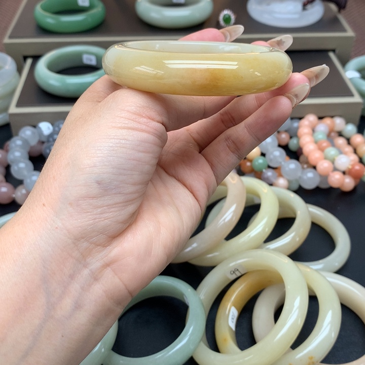 石英质玉手镯未镶嵌d**兮58