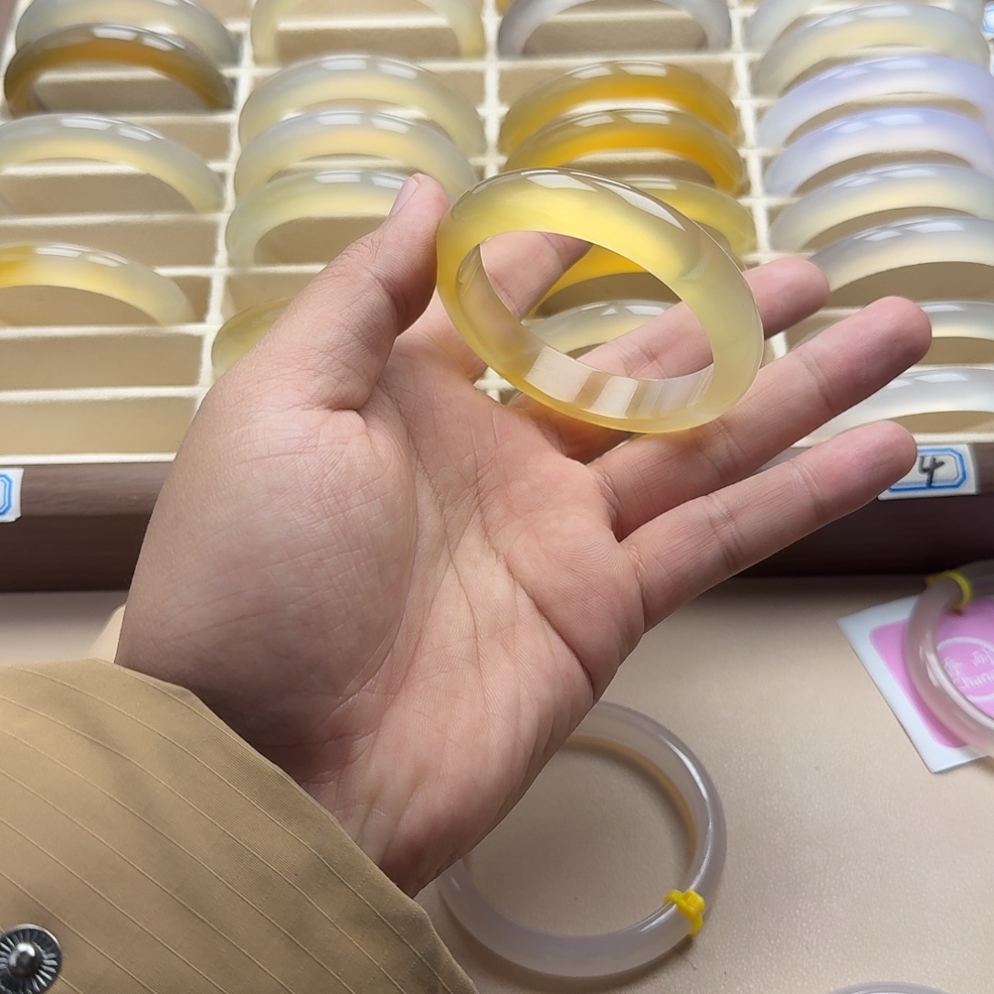 玛瑙/玉髓未镶嵌手镯54.8圈口