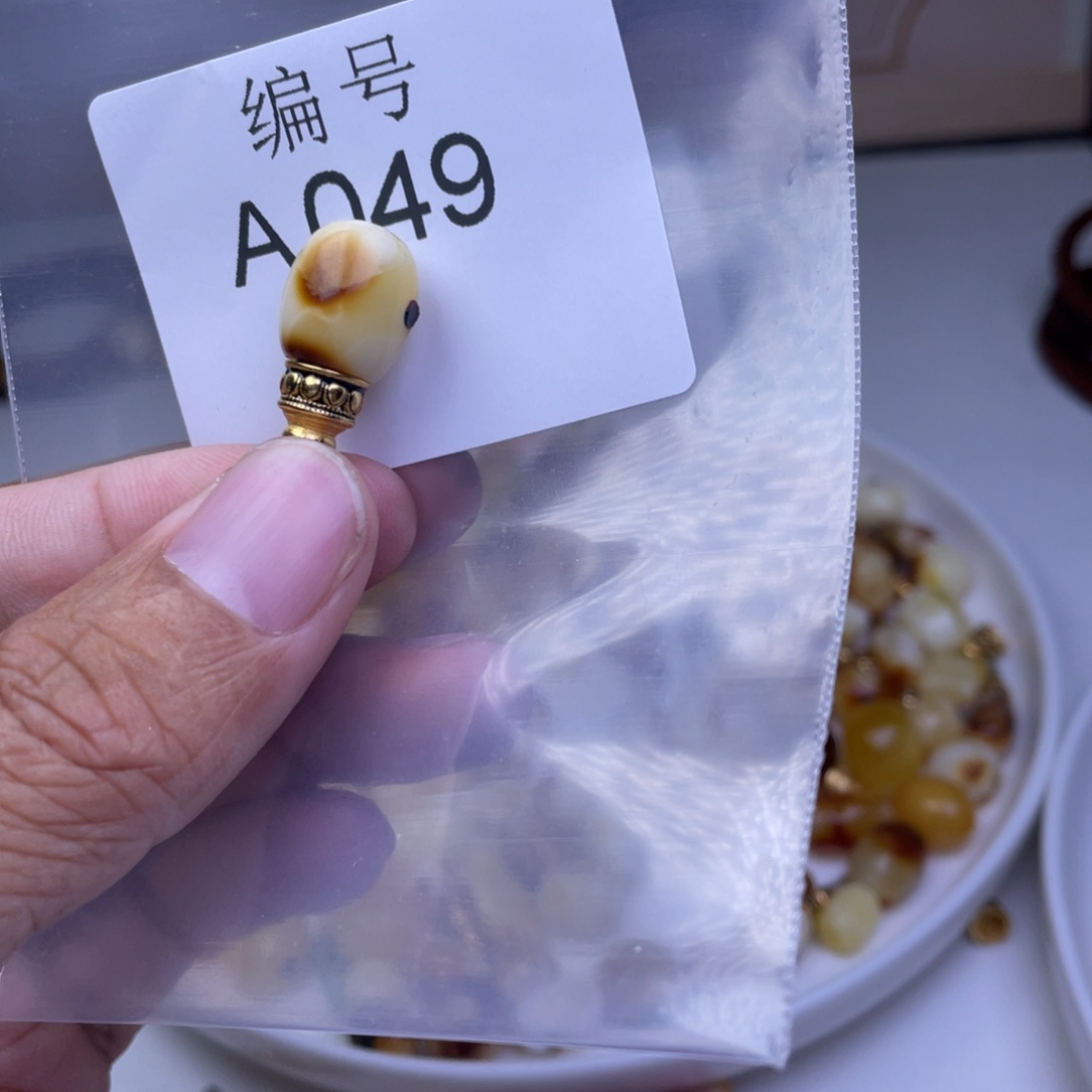 琥珀未镶嵌裸石蜜蜡