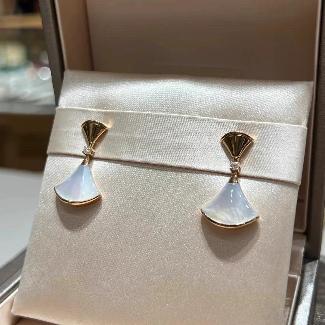 99新 BVLGARI/宝格丽 小花6珊  扇子 带钻耳环 玫瑰金/白贝母23年