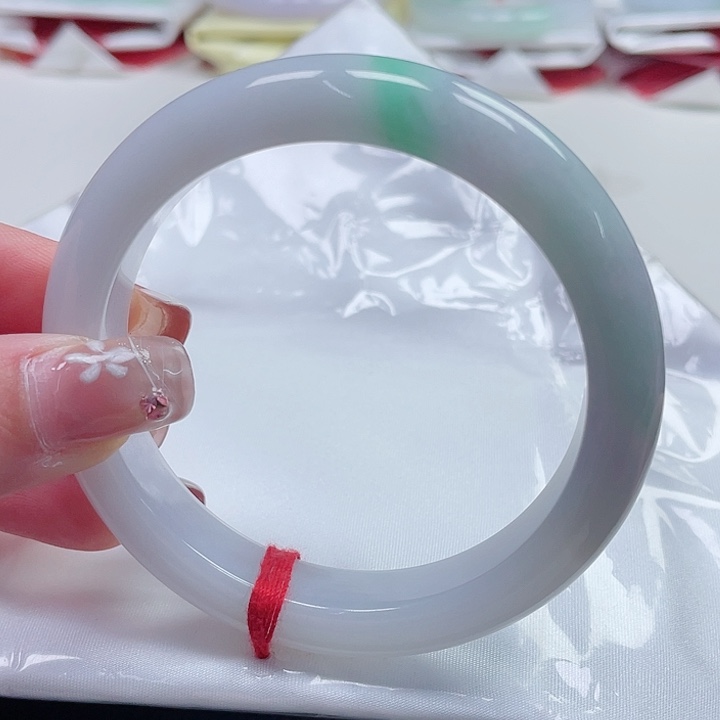 翡翠手镯未镶嵌缅甸