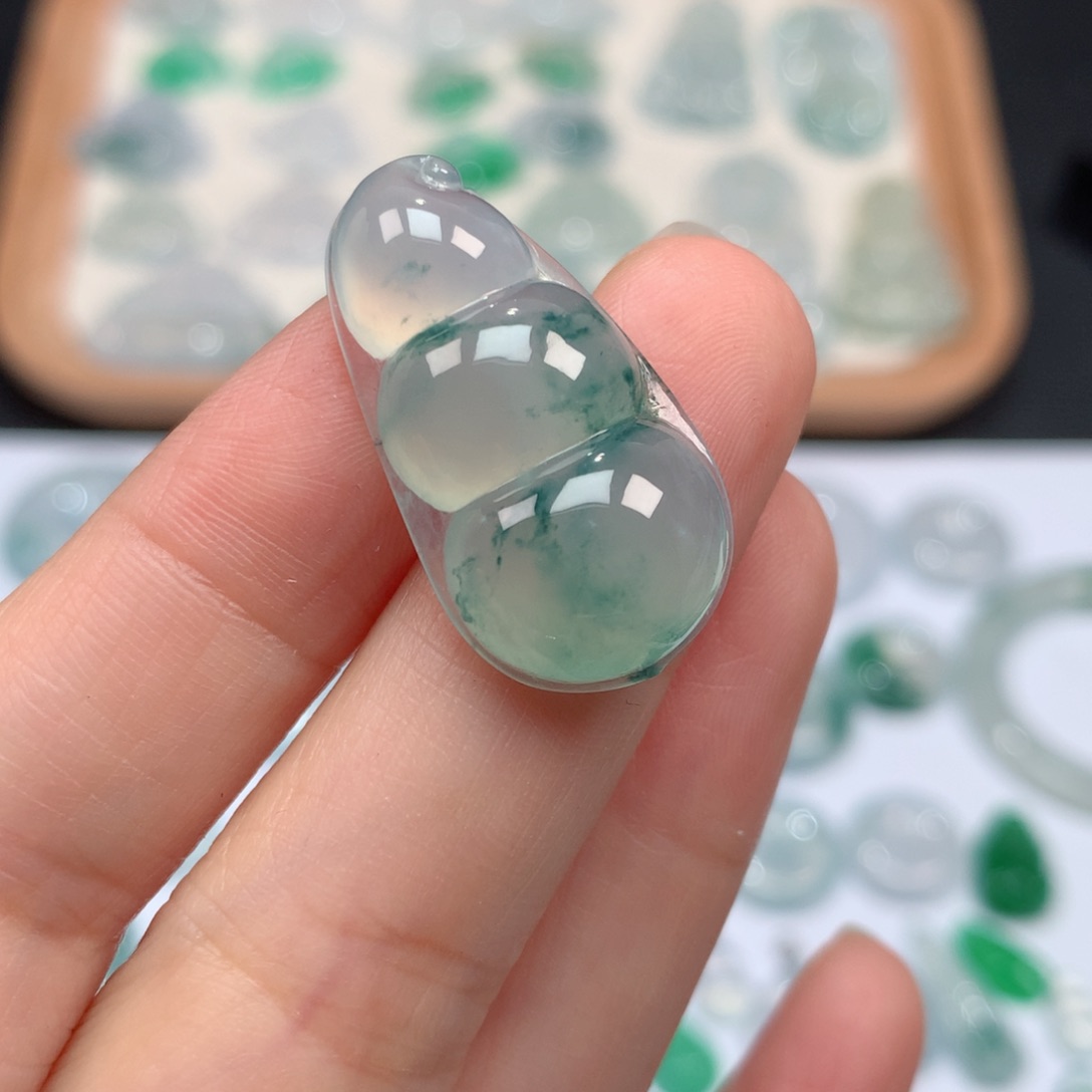 翡翠颈饰未镶嵌冰种飘花福豆