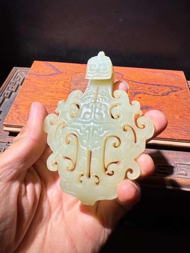 和田玉龙首，玉带钩