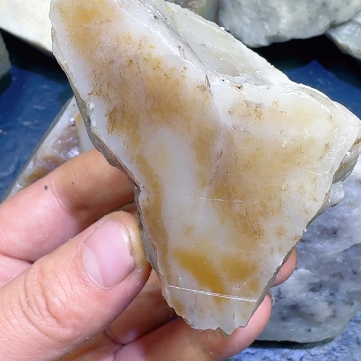 和田玉未镶嵌珠宝半成品