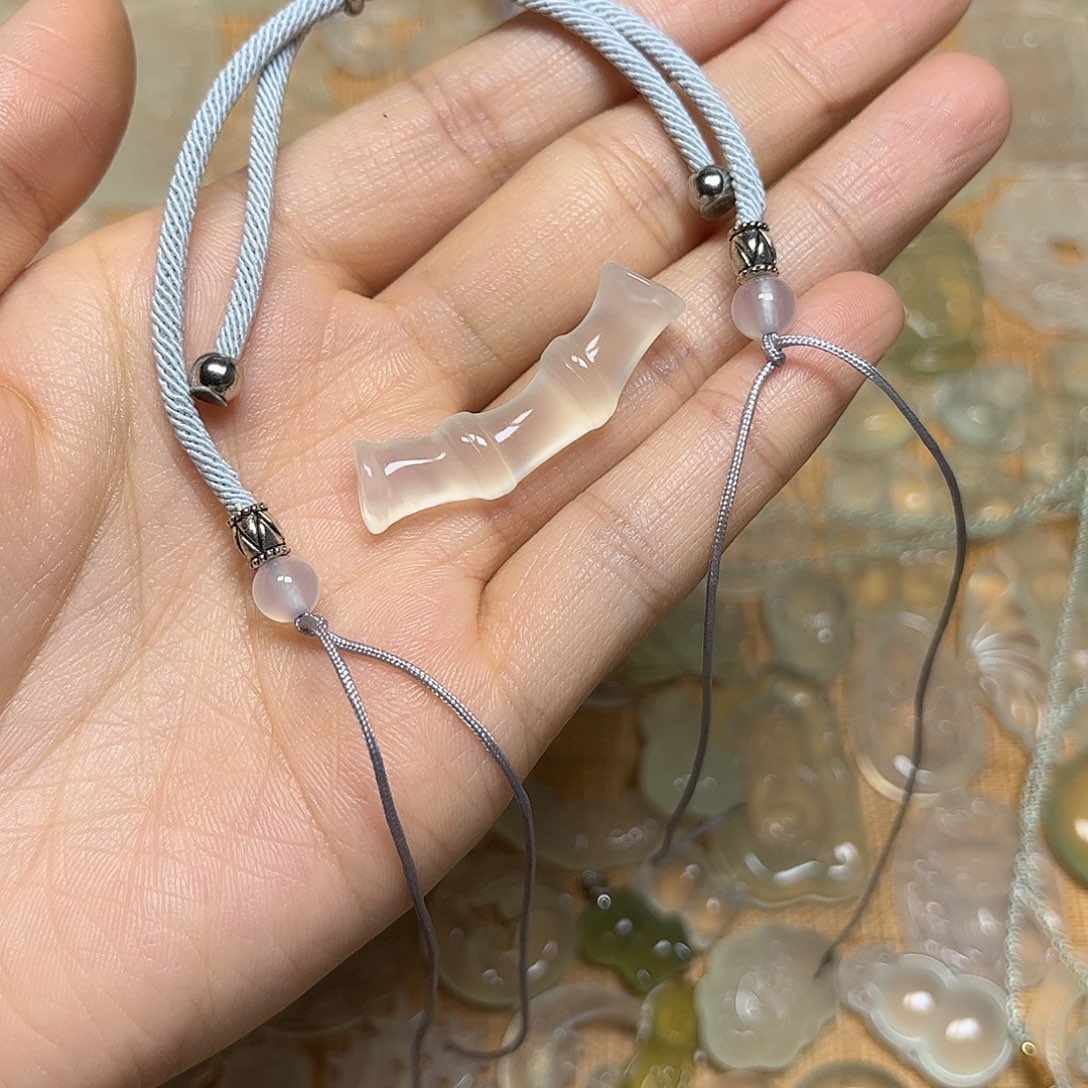 ୧***୨蛇纹石玉未镶嵌颈饰