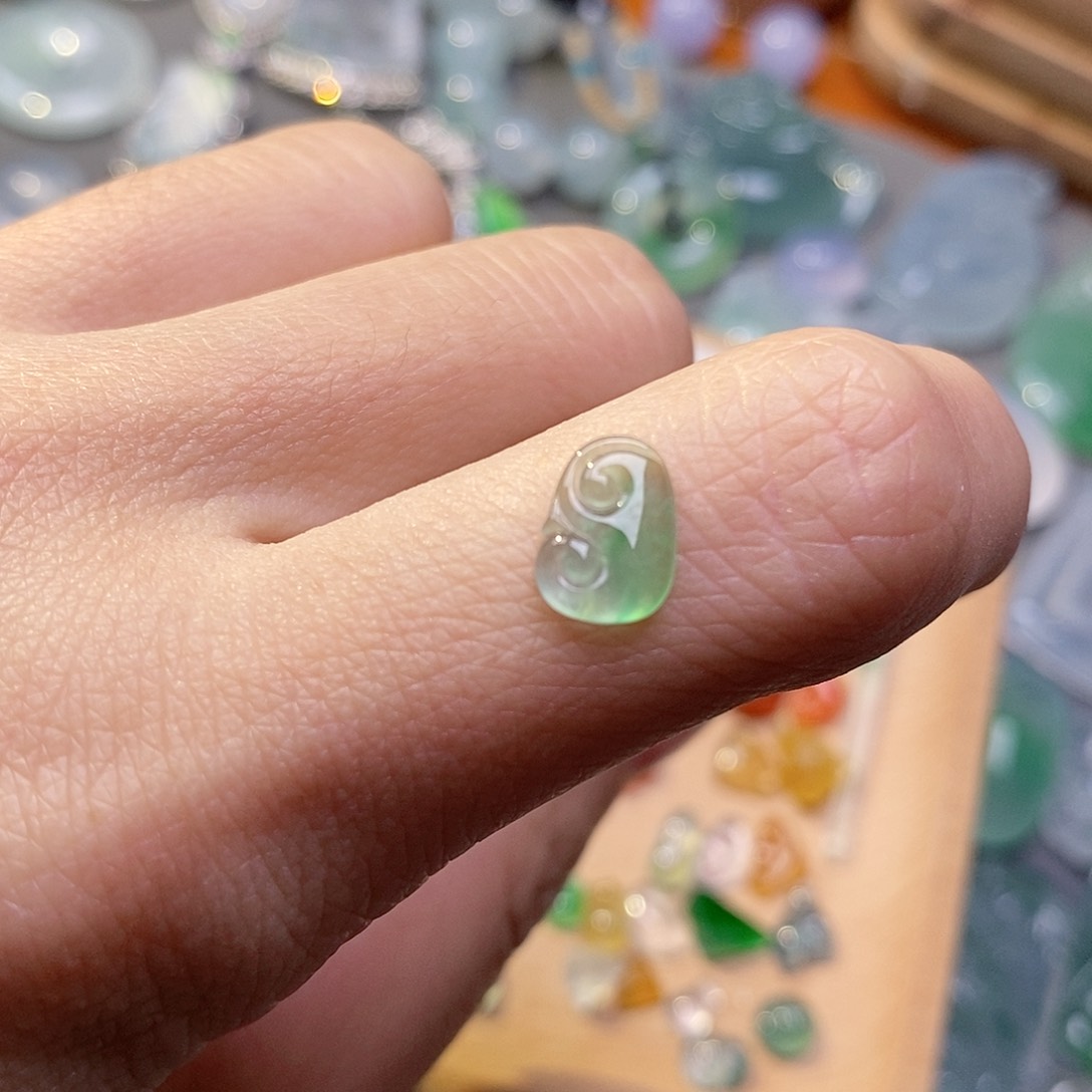 翡翠颈饰未镶嵌翡翠