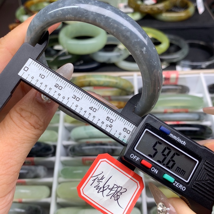 蛇纹石玉未镶嵌手镯851