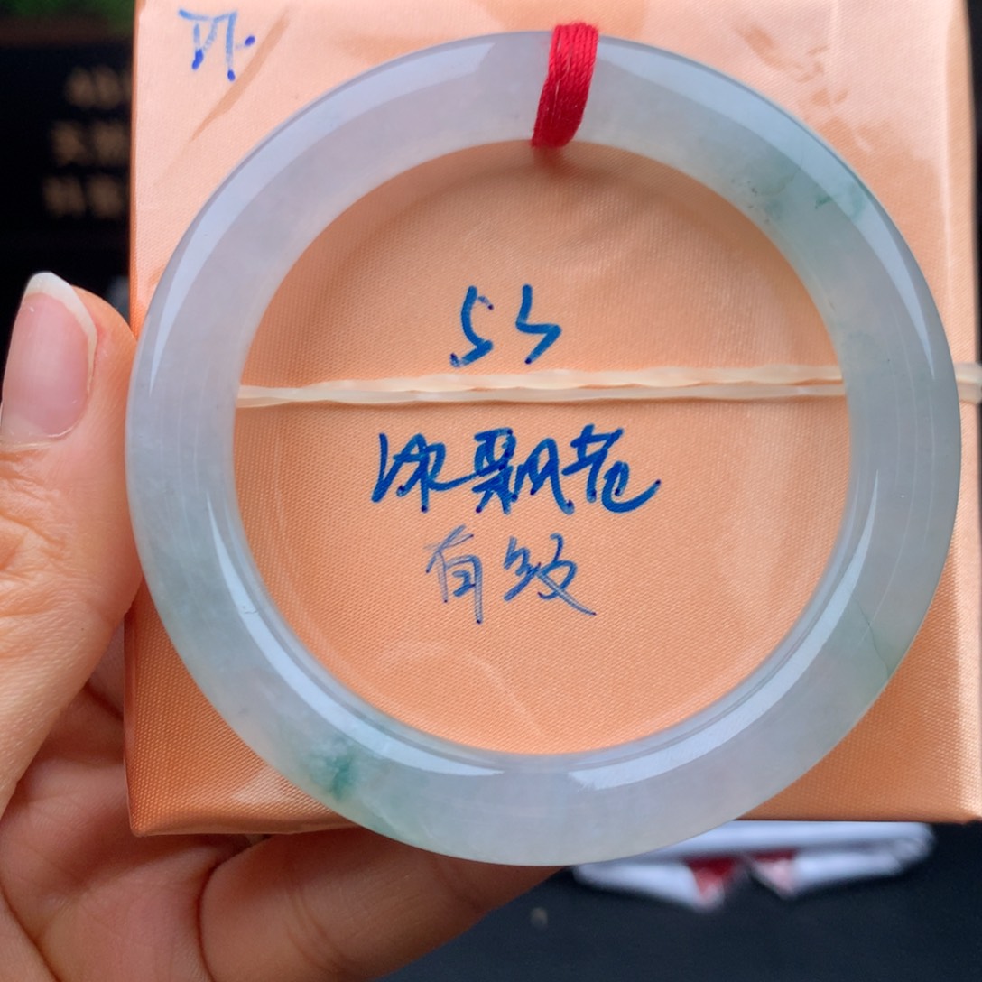 翡翠手镯未镶嵌有纹放漏