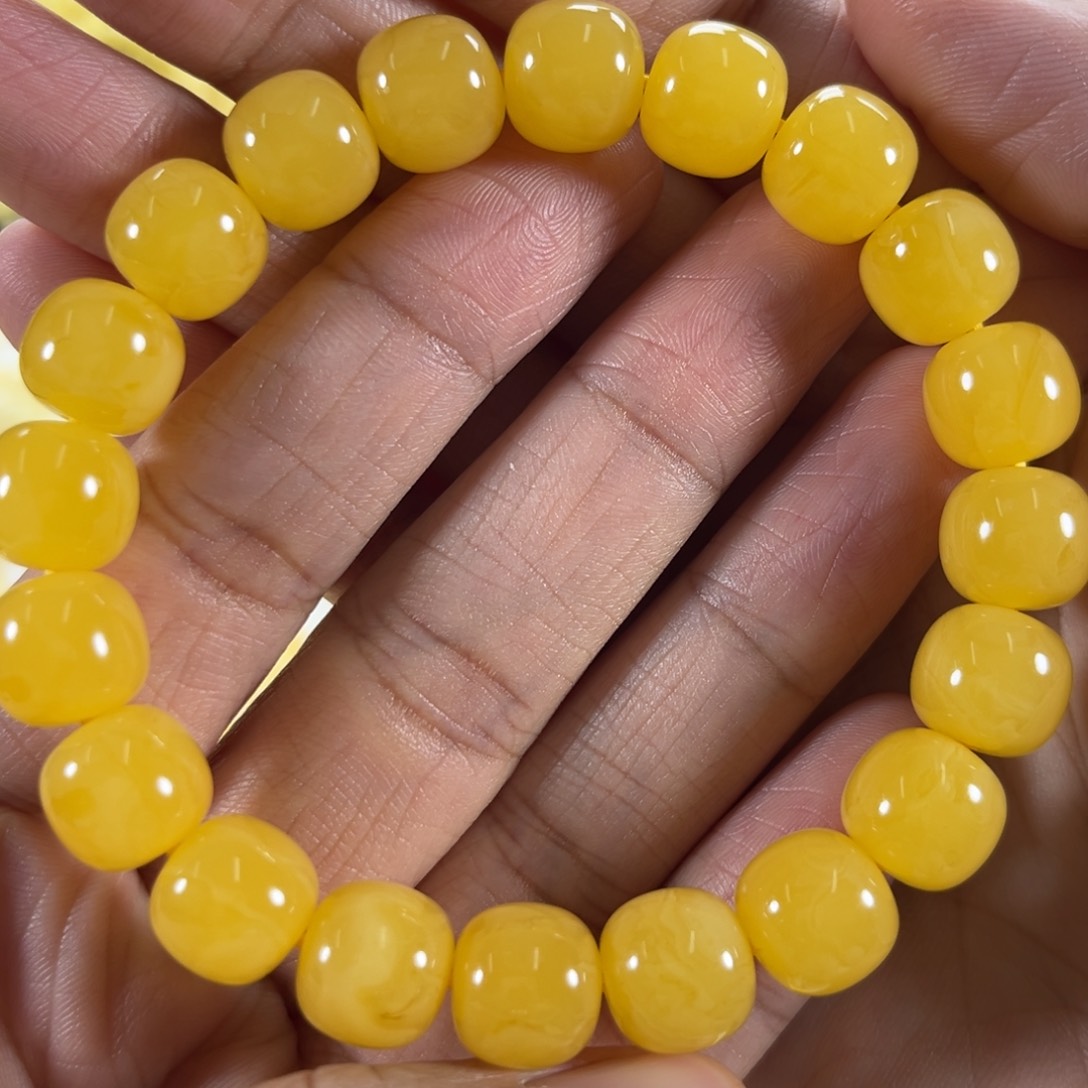 蜜蜡手串未镶嵌焦皮同料鸡油红