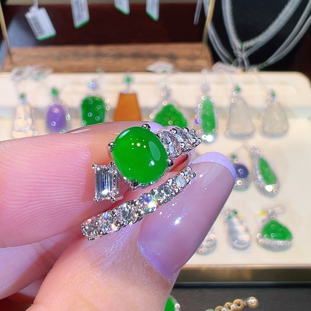 翡翠戒指18K金镶嵌翡翠