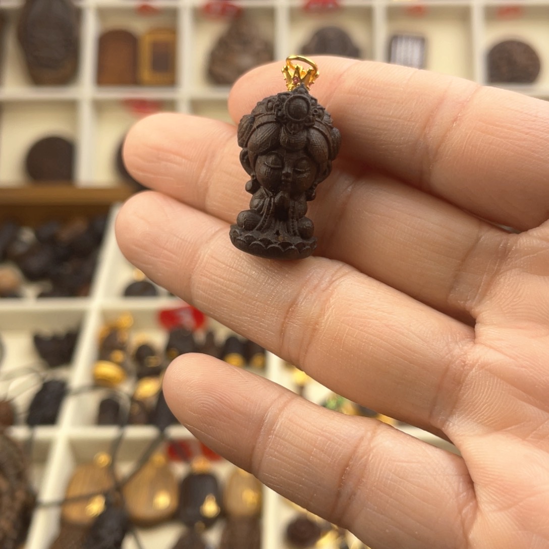 木质类艳*度母脖挂吊坠一套