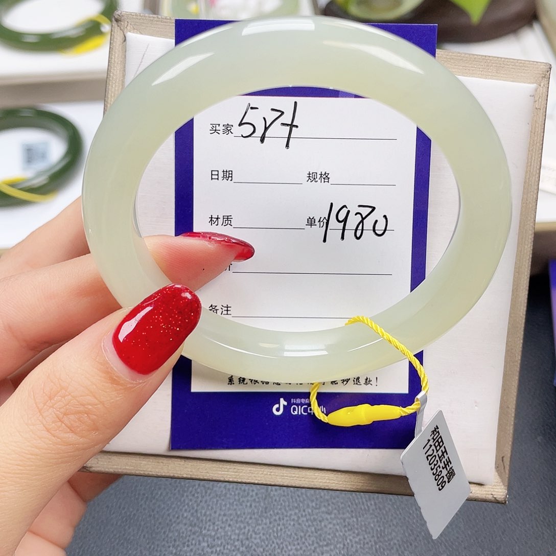 和田玉手镯未镶嵌