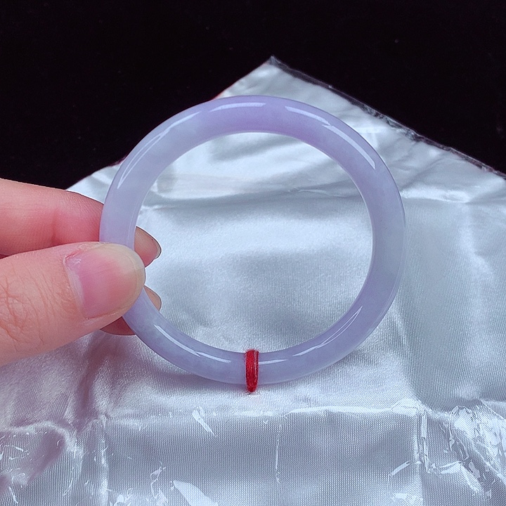 翡翠手镯未镶嵌翡翠