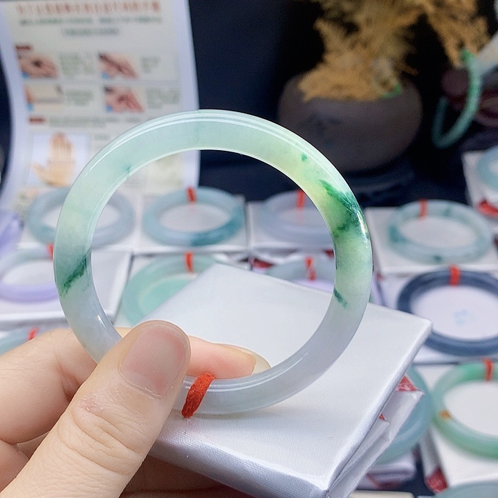 翡翠手镯未镶嵌缅甸天然翡翠A货55
