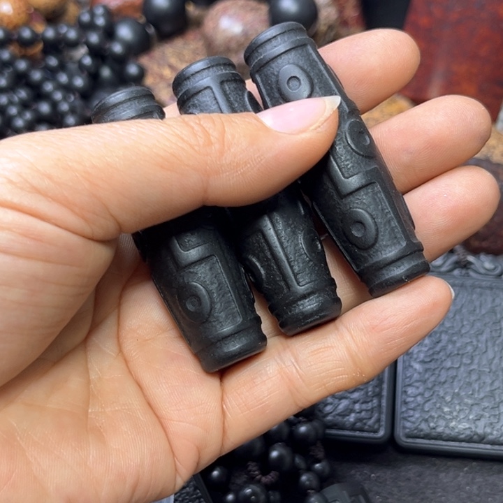 煜***道石英石三个大珠子