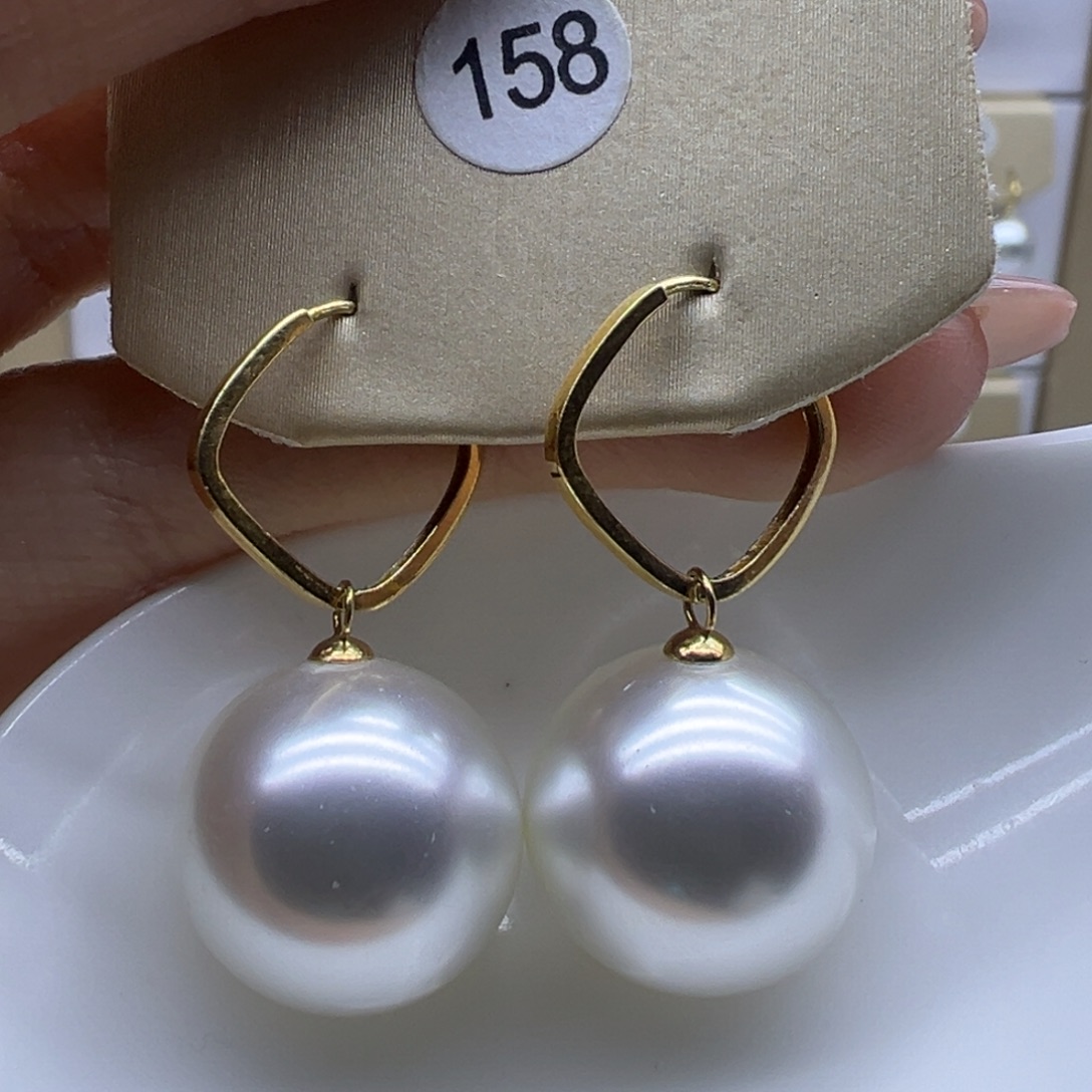 18K金镶嵌淡水珍珠耳饰