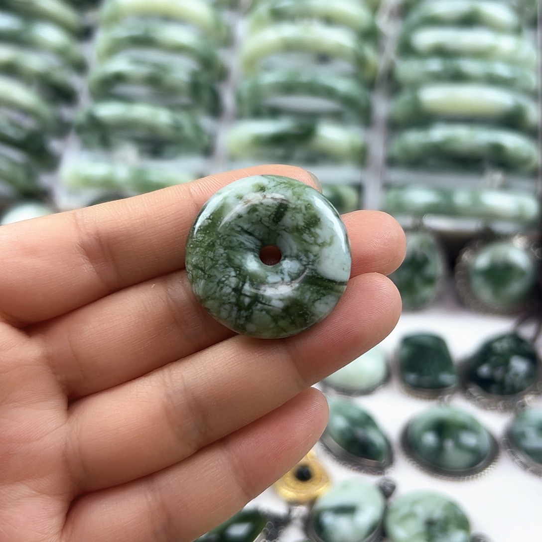 未镶嵌蛇纹石玉颈饰