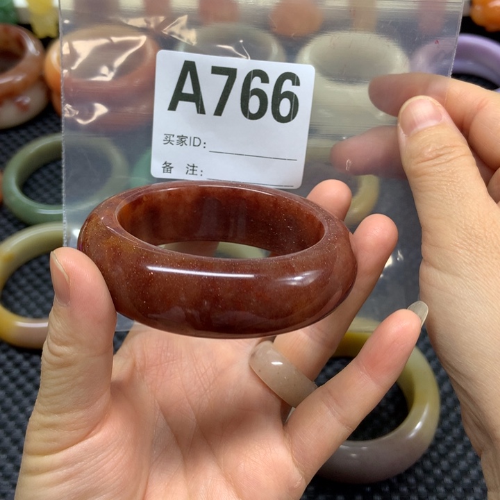 农***姐石英质玉未镶嵌手镯